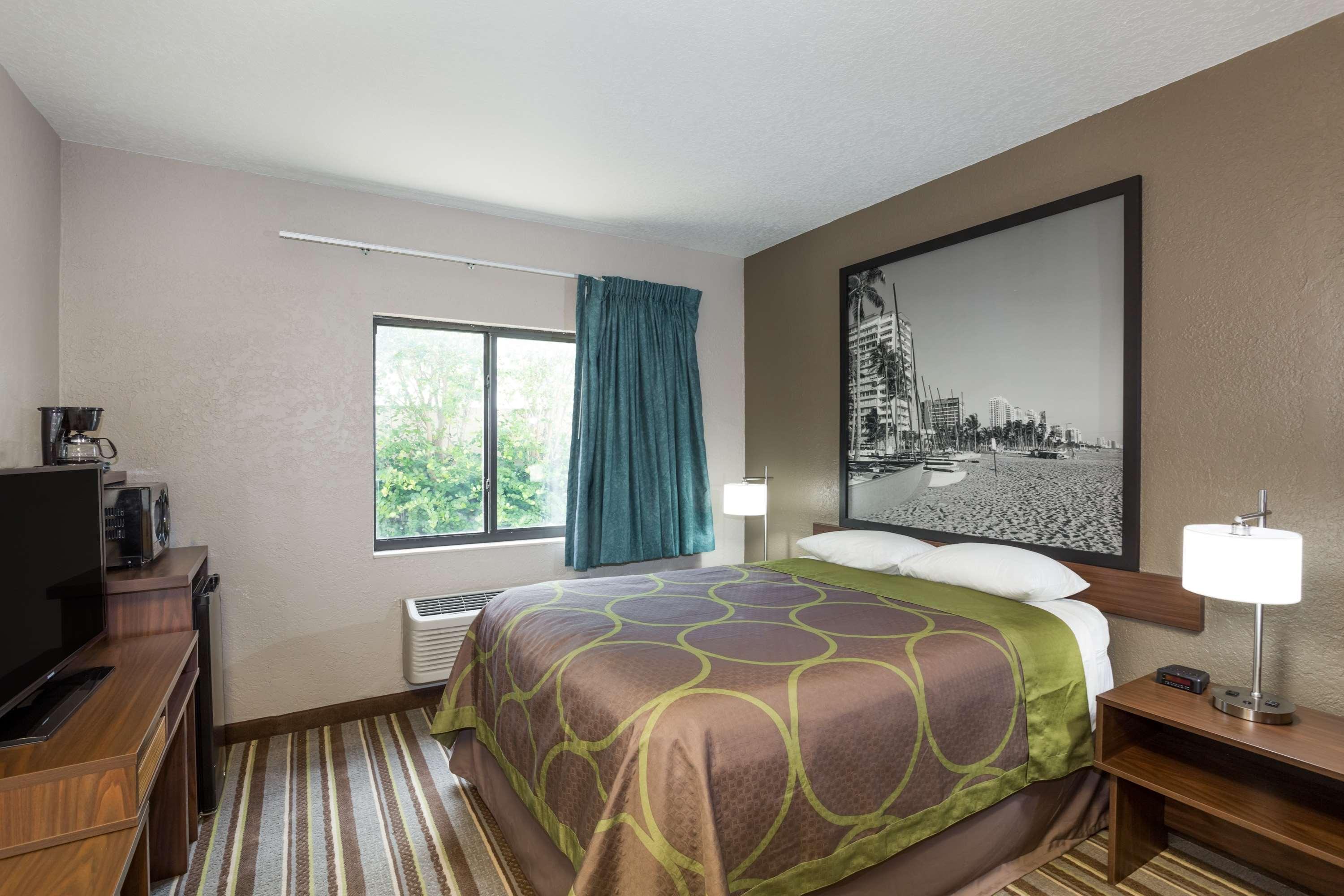 Super 8 By Wyndham Pompano Beach Esterno foto