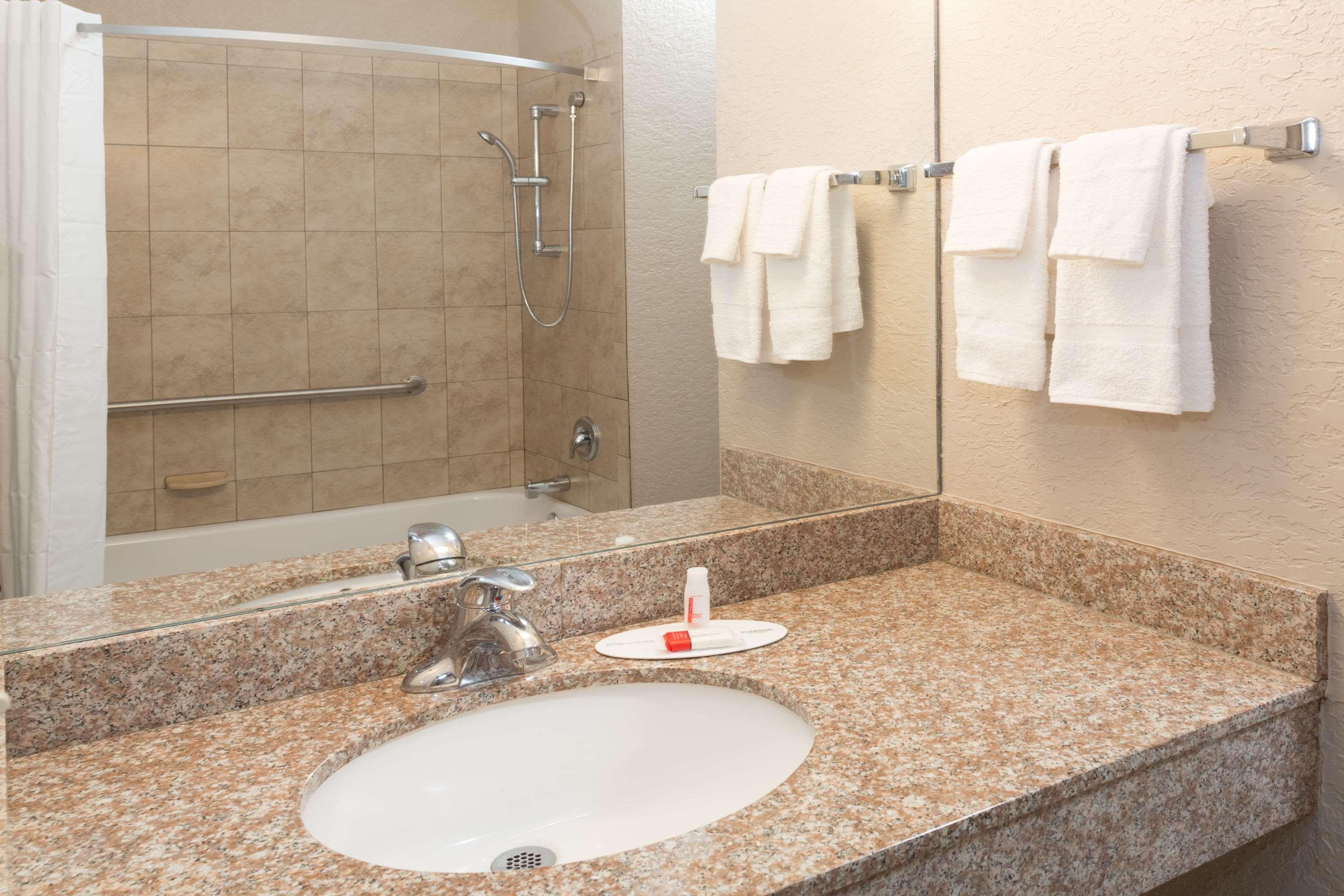 Super 8 By Wyndham Pompano Beach Esterno foto