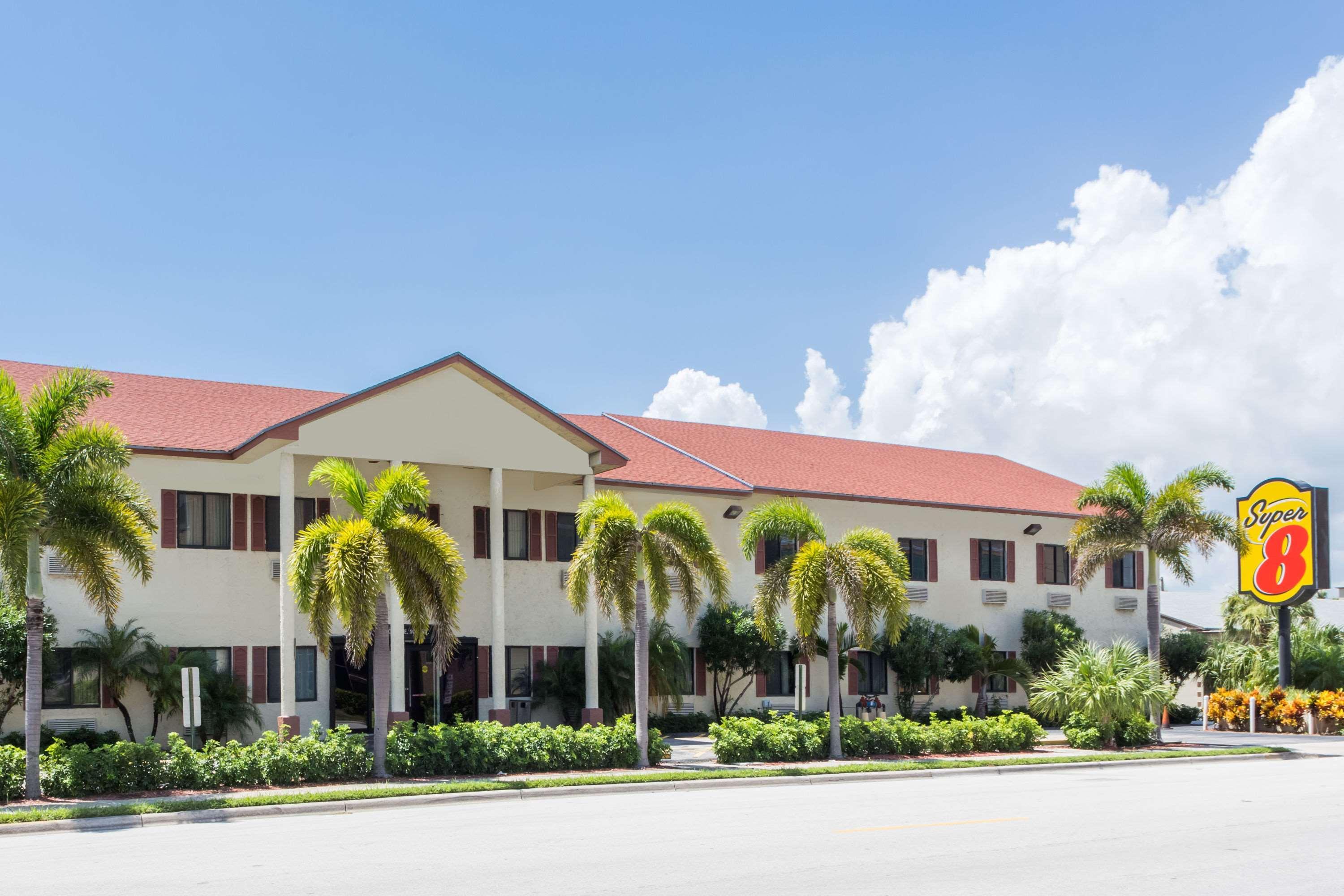 Super 8 By Wyndham Pompano Beach Esterno foto