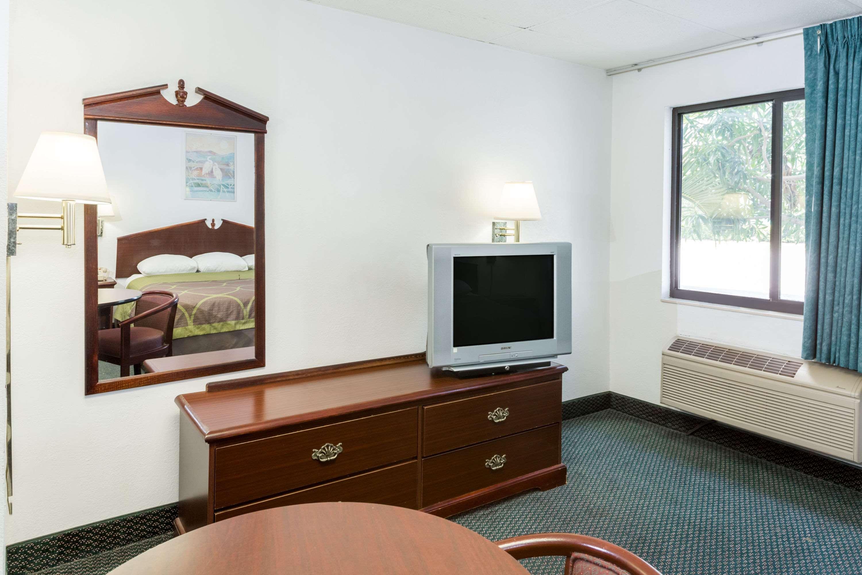 Super 8 By Wyndham Pompano Beach Esterno foto